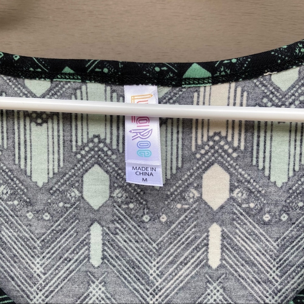 LulaRoe Classic Women’s Tee - Picture 4 of 4